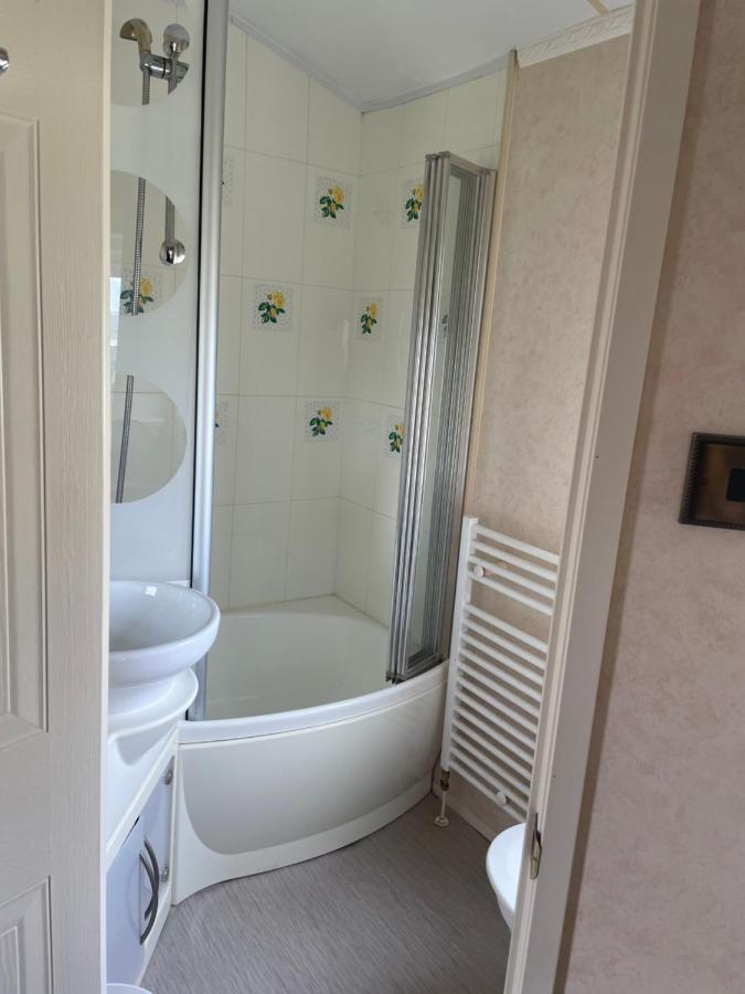 Amazing Holiday Home With Sea Views นิวคาสเซิล อะพอน ไทน์ ภายนอก รูปภาพ
