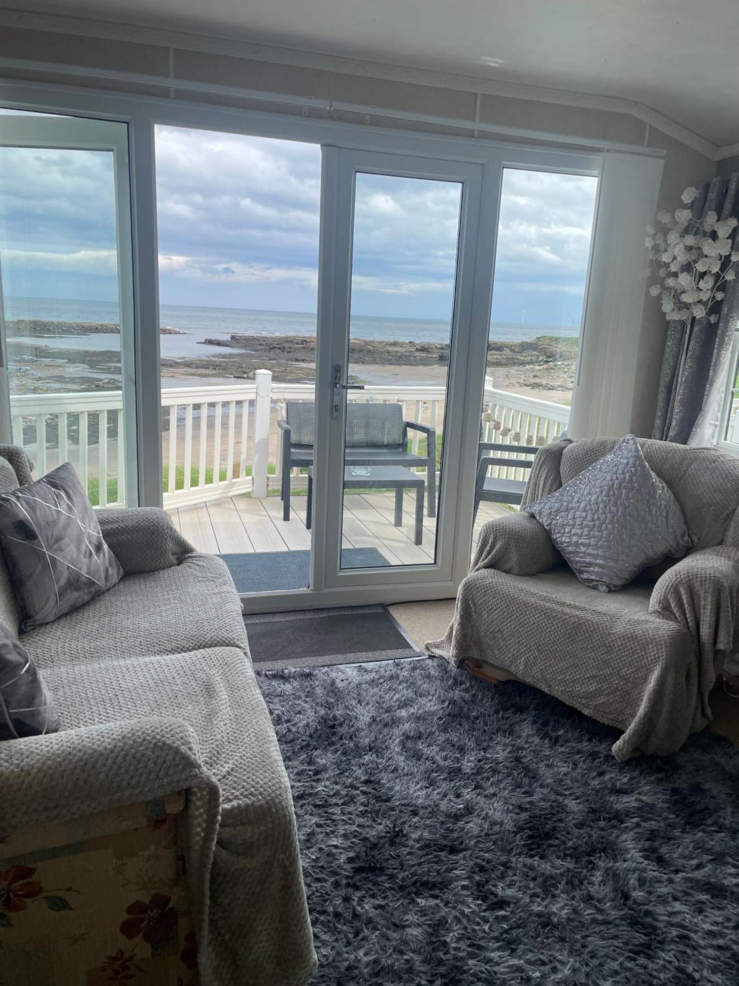 Amazing Holiday Home With Sea Views นิวคาสเซิล อะพอน ไทน์ ภายนอก รูปภาพ